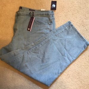 Gloria Vanderbilt Light wash 24W short jeans